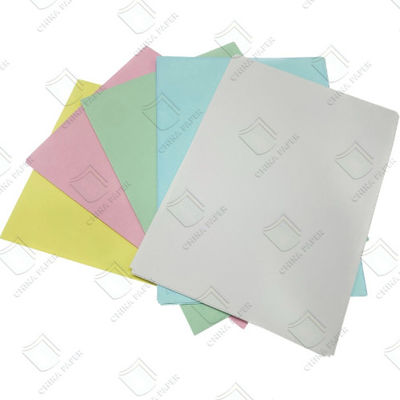 kwaliteit 100% houtpulp koolstofvrij papier NCR-papier 45-80 gram glad oppervlak voor factuurontvangst fabriek